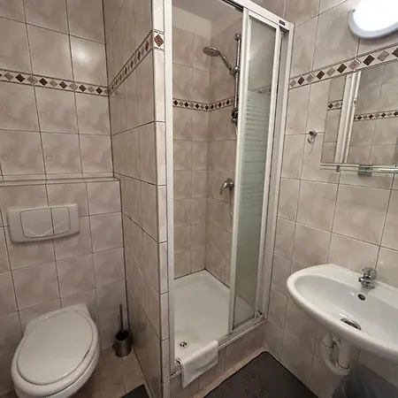 Hotel Adam 2*