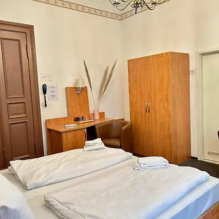Adam Hotel
