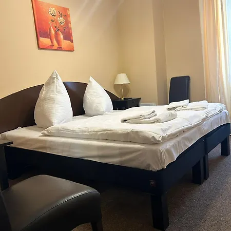Adam Hotel