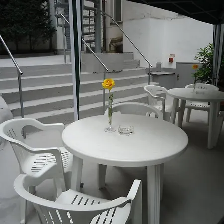 Otel Adam 2*